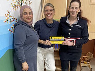 Scheck- und Spendenübergabe an Dr. Anja Wenning und Salam Said vom MuM und einer Vertreterin des SCI
